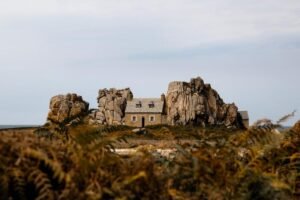 Toiture en Bretagne - climat maritime et matériaux spécifiques