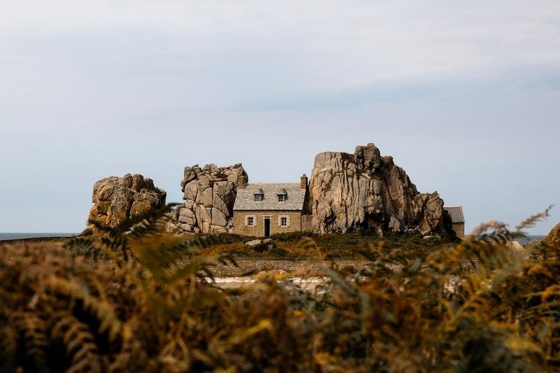 Toiture en Bretagne - climat maritime et matériaux spécifiques